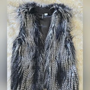 Faux-fur vest in size S